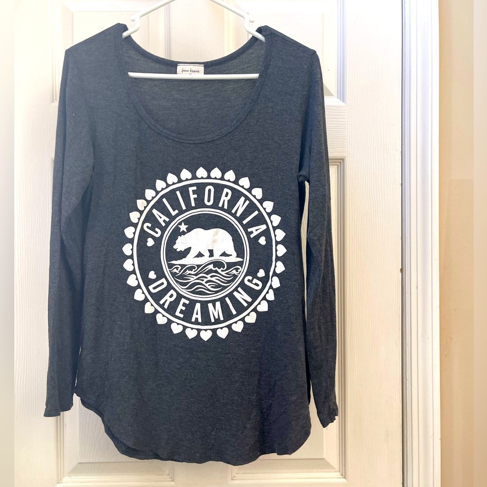 Free Kisses Long Sleeve Top Assymetrical Long Sleeve Scoop Neck California Sz M